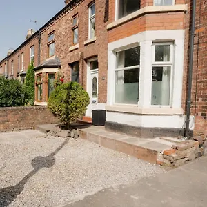  Holiday home Well Located 3 Bedroom In With Parking United Kingdom